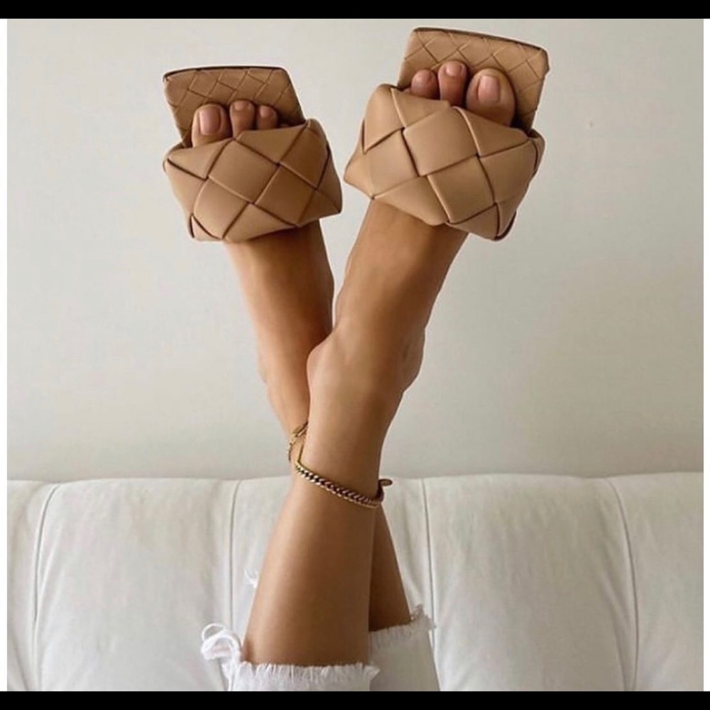 Bottega Veneta BV Lido sandals - size 6.5